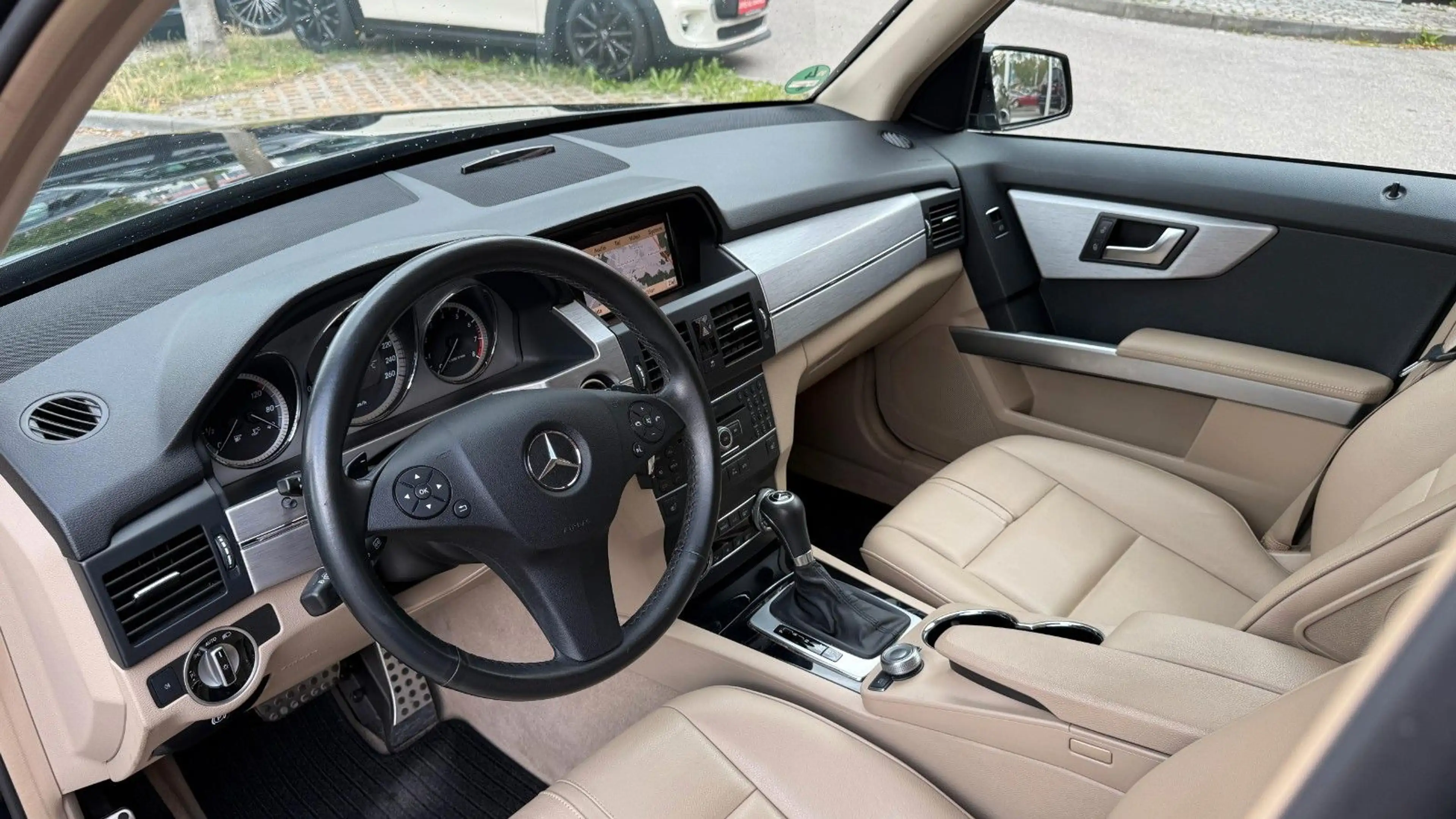 Mercedes-Benz GLK 350 4Matic/Navi/Pano/Kamera/AMG Paket — photo 9