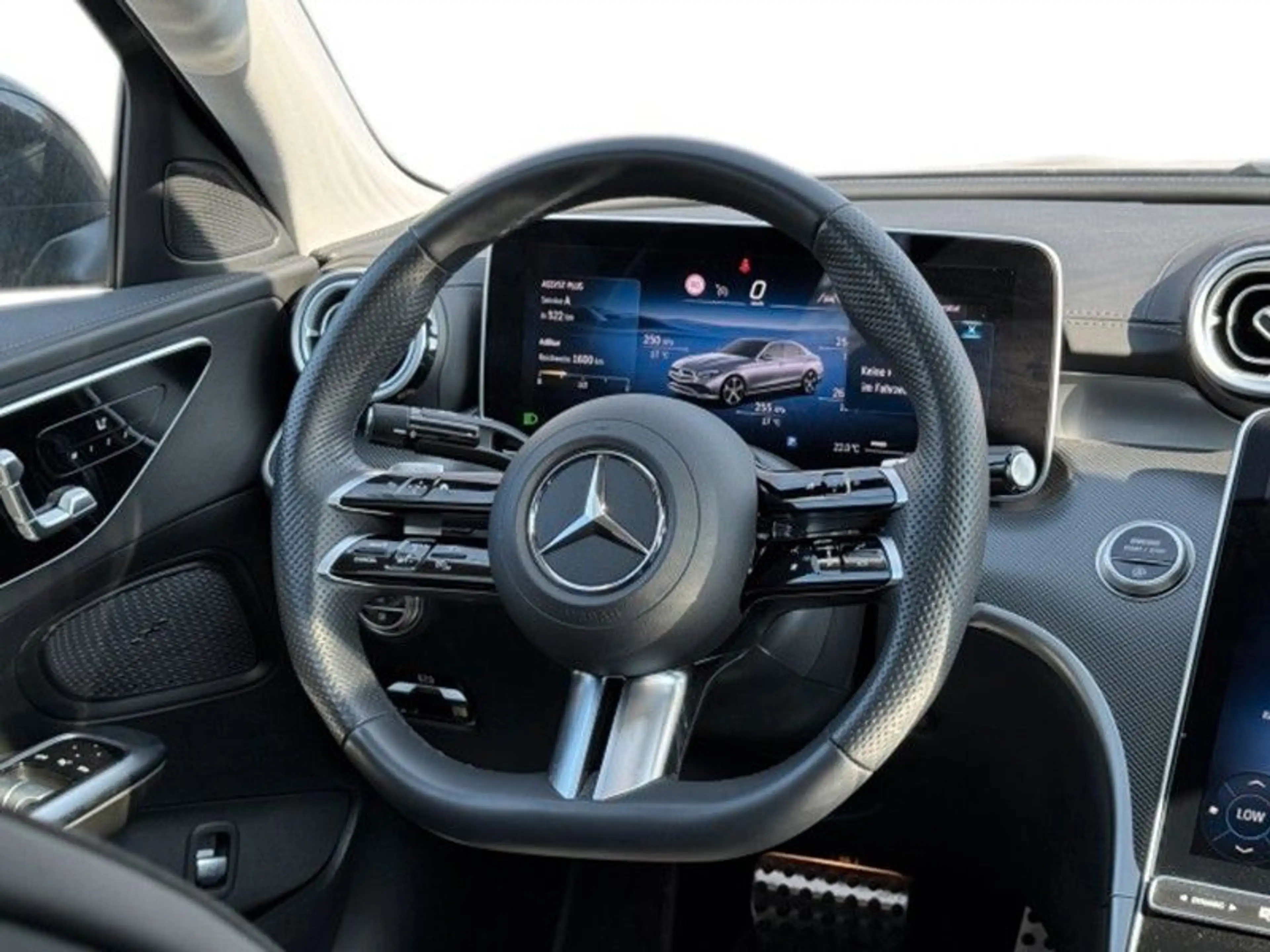 Mercedes-Benz C 220 d  AMG Line — photo 12