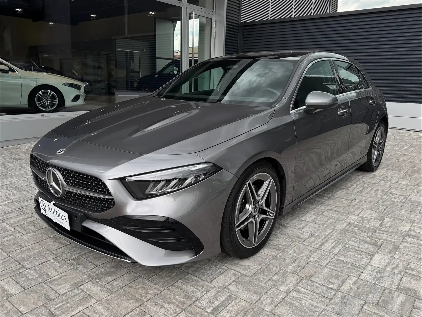 Mercedes-Benz A 200 AMG Line Advanced Plus auto Grijs - 1