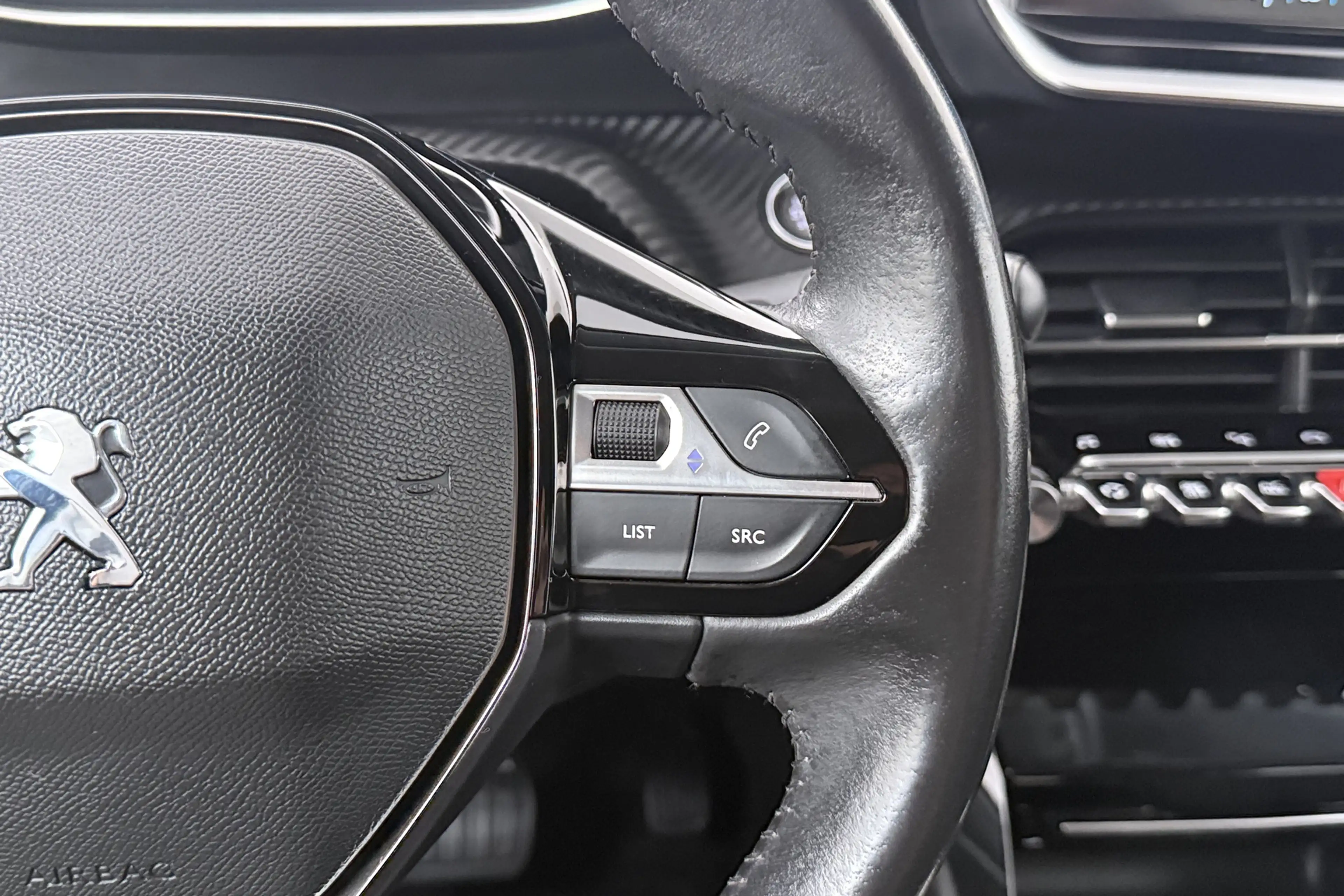 Peugeot e-208 EV Allure 50 kWh (93%SOH) Half-Leder Camera Climat — photo 18