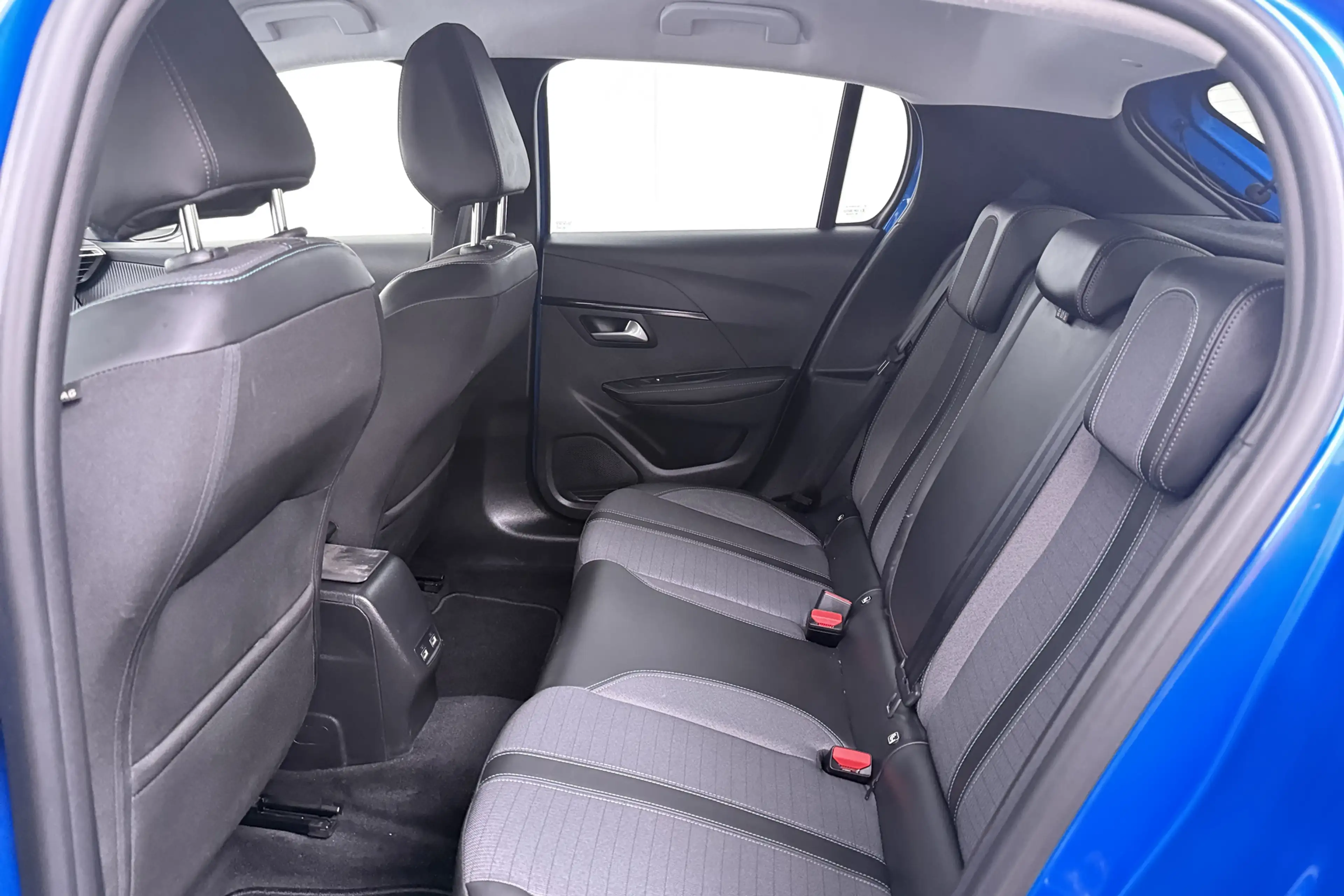 Peugeot e-208 EV Allure 50 kWh (93%SOH) Half-Leder Camera Climat — photo 11