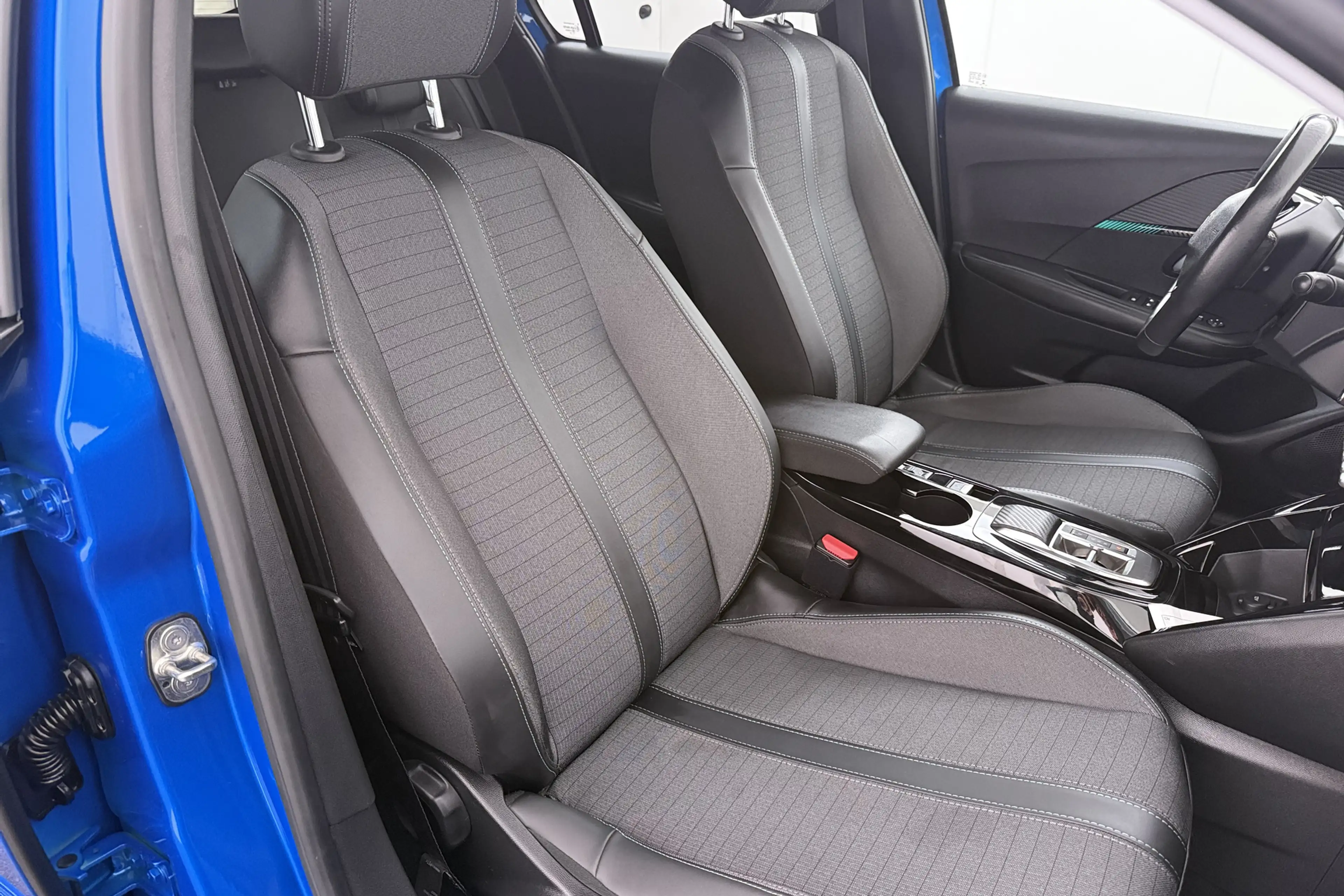 Peugeot e-208 EV Allure 50 kWh (93%SOH) Half-Leder Camera Climat — photo 13