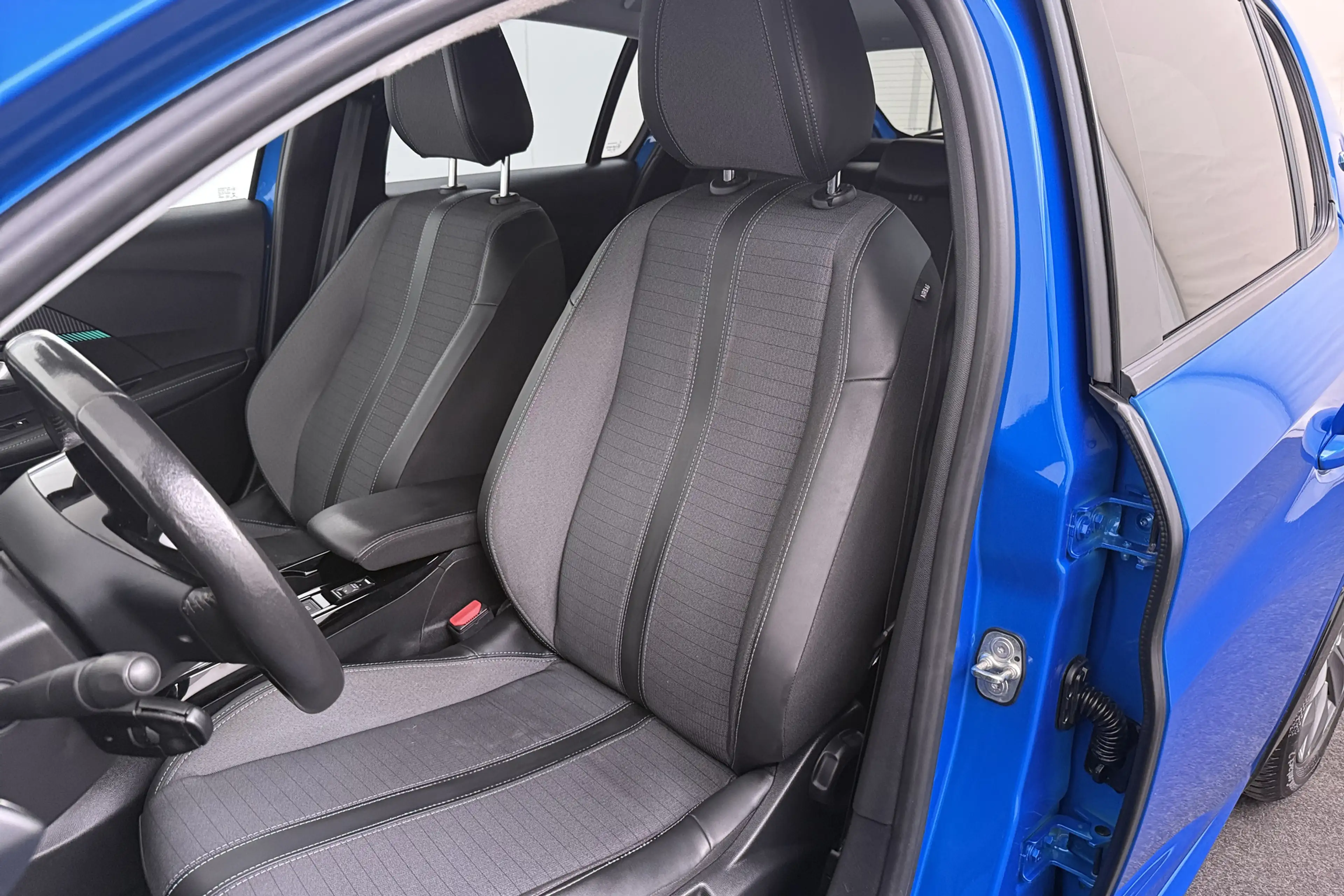 Peugeot e-208 EV Allure 50 kWh (93%SOH) Half-Leder Camera Climat — photo 9