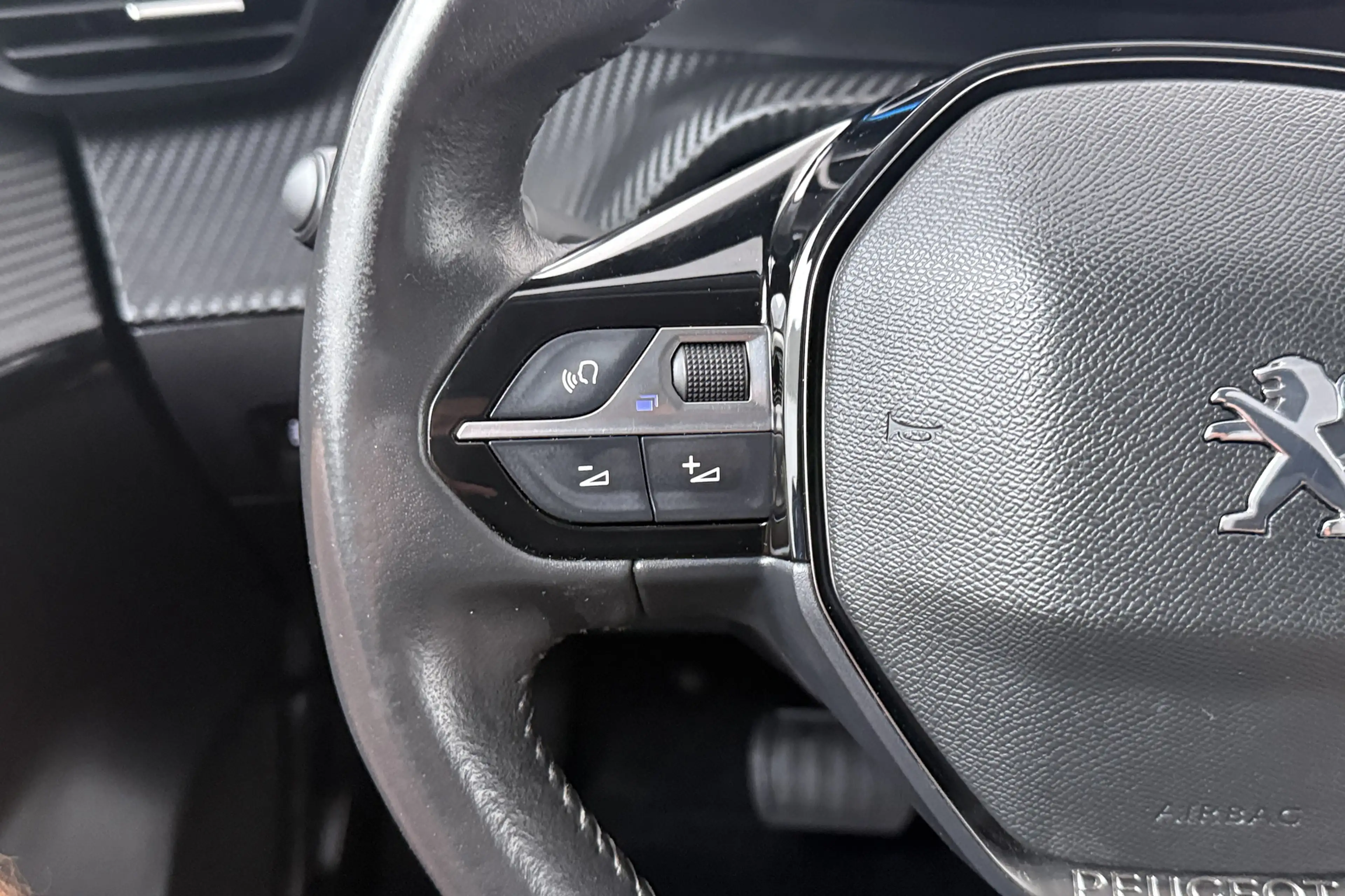 Peugeot e-208 EV Allure 50 kWh (93%SOH) Half-Leder Camera Climat — photo 17
