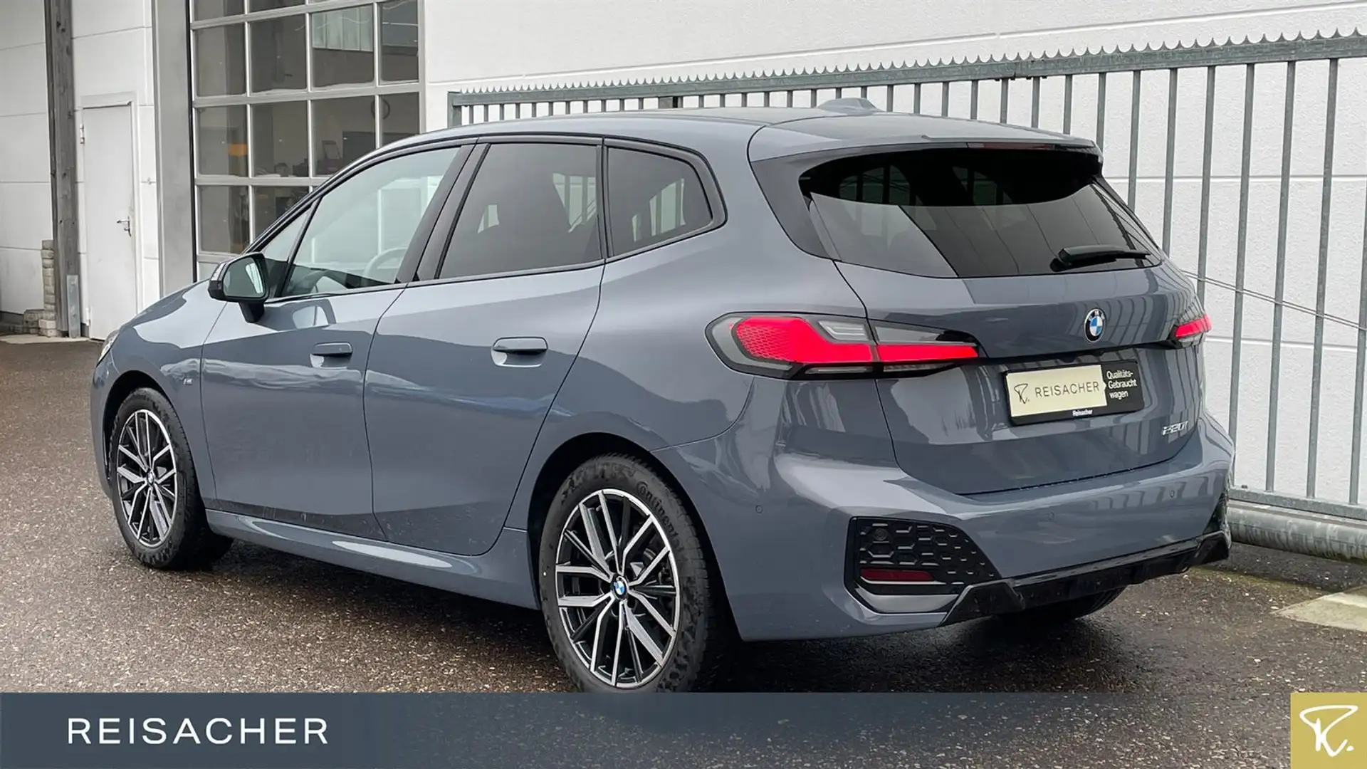 BMW 220 220i A Active Tourer M-Sport,Pano,AHK,HUD,PA+ Grau - 2