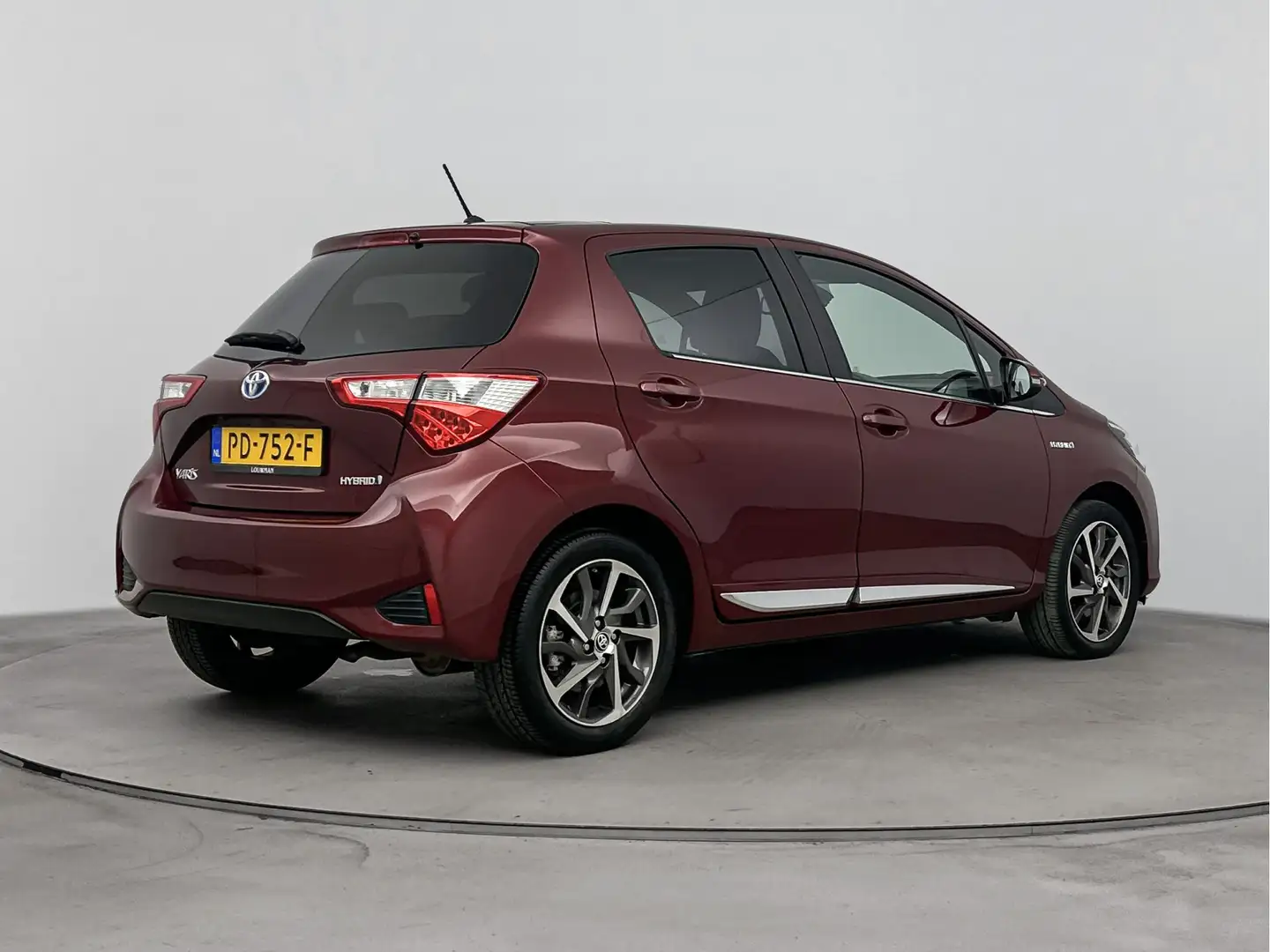 Toyota Yaris 1.5 Hybrid Executive | Panoramisch dak | Full map Rouge - 2