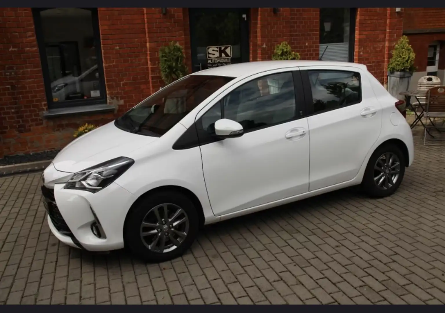 Toyota Yaris Yaris 1,5 VVT-i Hybrid Active Active Weiß - 1