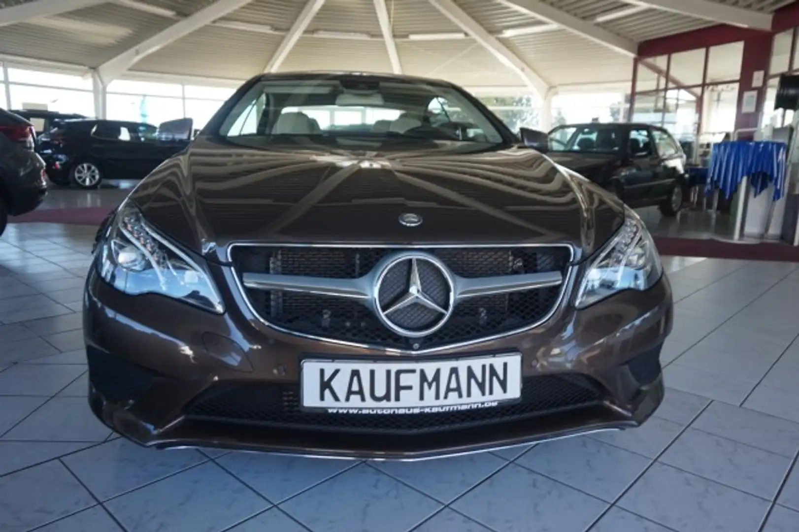 Mercedes-Benz E 250 E 250 COUPE SPORTPAKET 360° NAVI LEDER Brun - 2