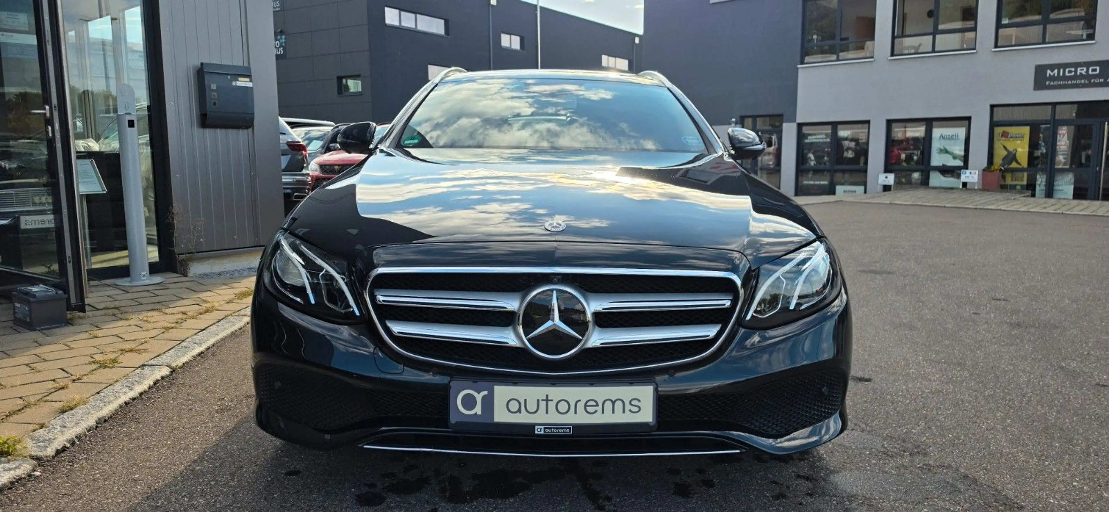 Mercedes-Benz E 350 T-Modell*PANO*WIDESCREEN*AHK*ACC*ASSIST* — photo 2