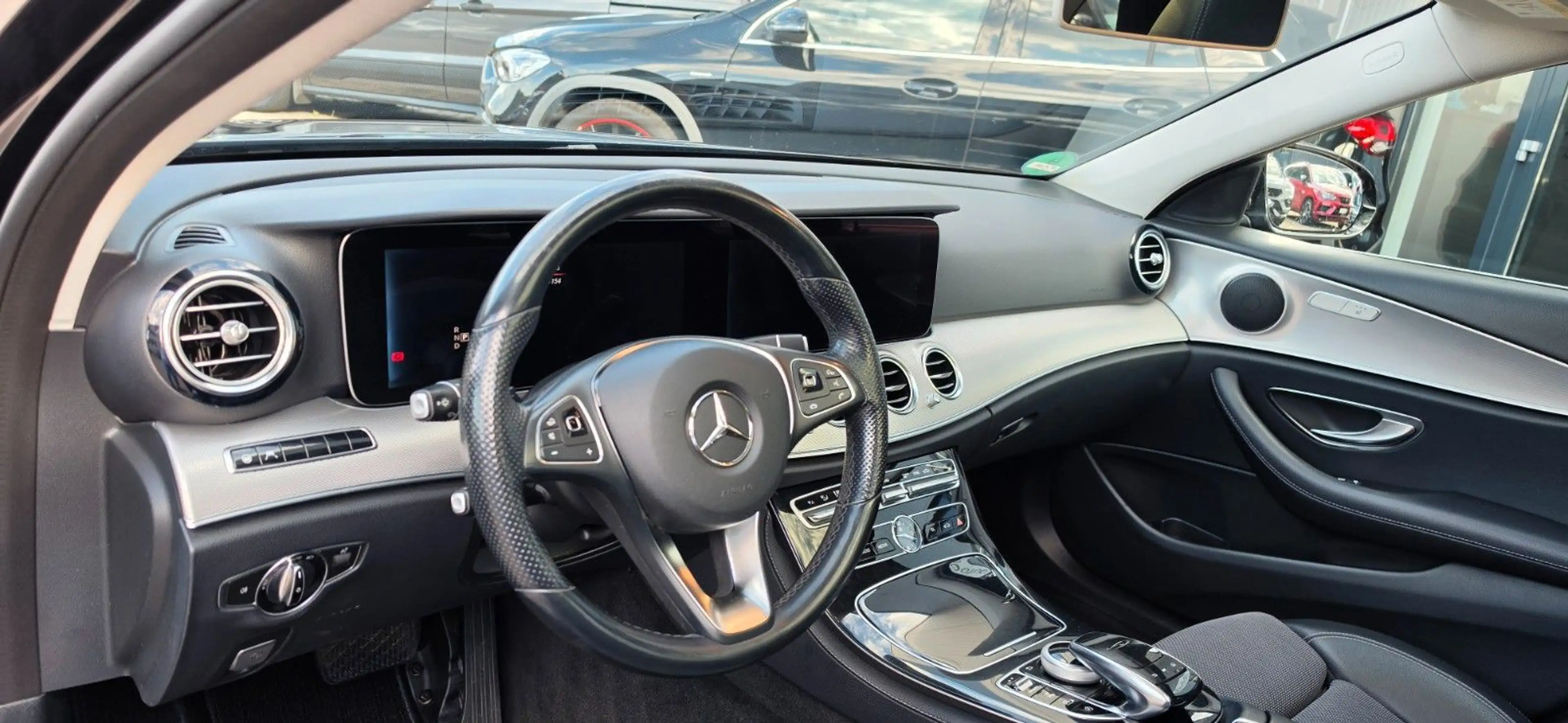 Mercedes-Benz E 350 T-Modell*PANO*WIDESCREEN*AHK*ACC*ASSIST* — photo 9