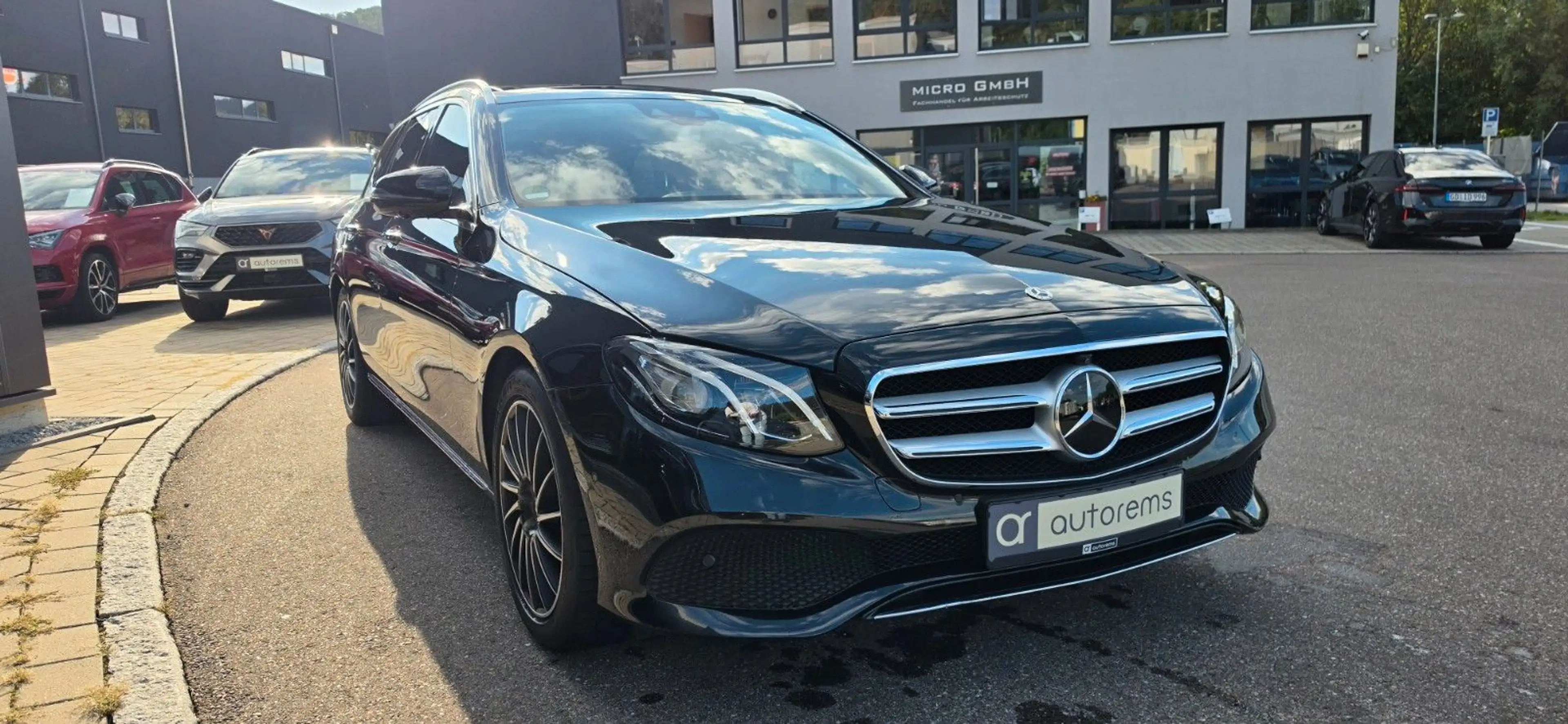 Mercedes-Benz E 350 T-Modell*PANO*WIDESCREEN*AHK*ACC*ASSIST* — photo 3