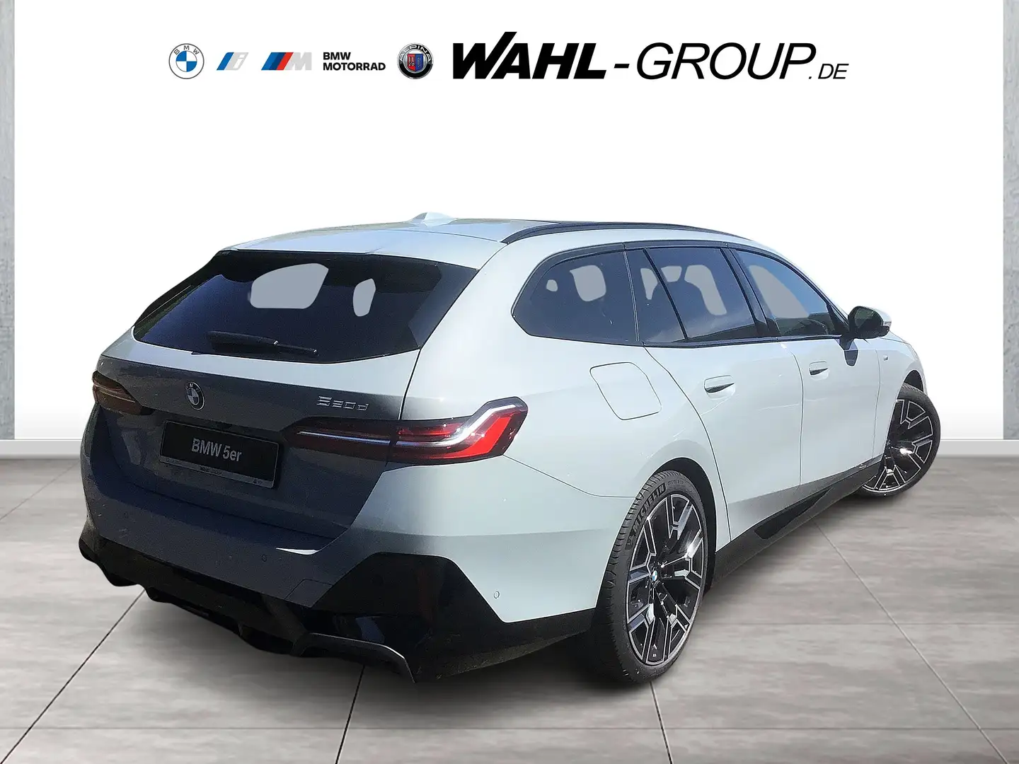 BMW 520 d Touring M Sport AHK IconicGlow HeadUp Carbon Grau - 2