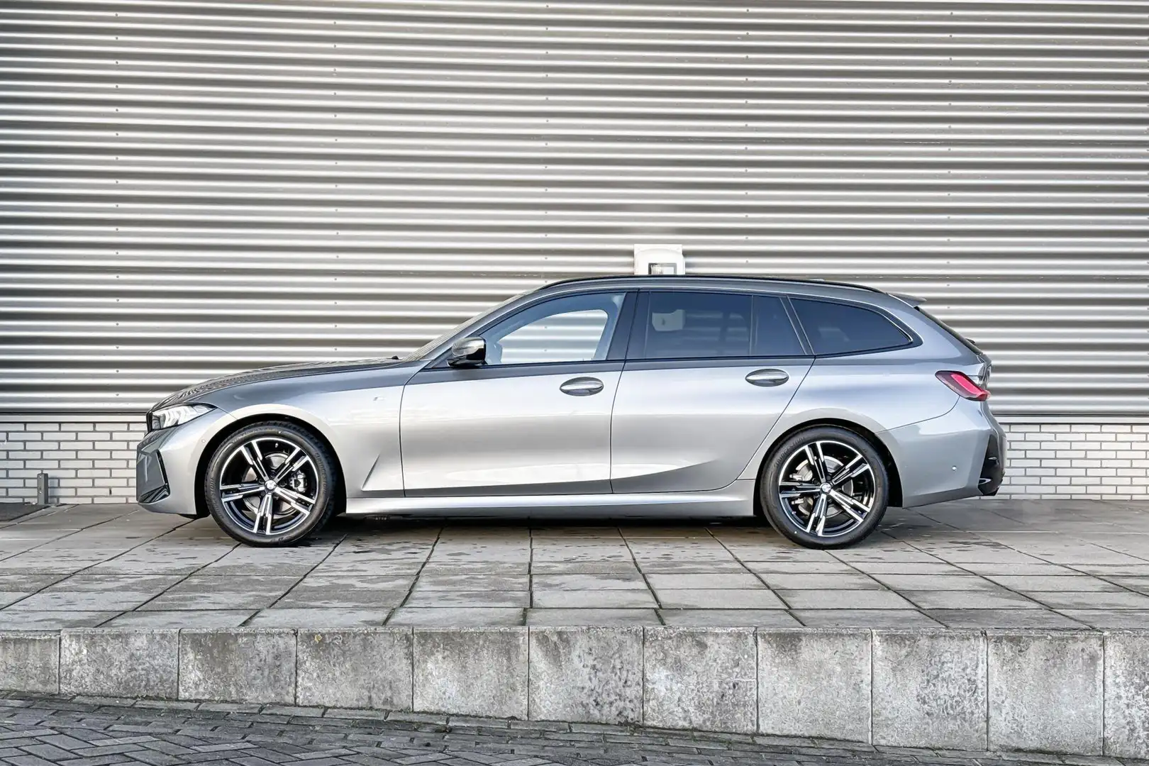BMW 318 3 Serie Touring 318i M Sportpakket / Comfort Pack Grijs - 2