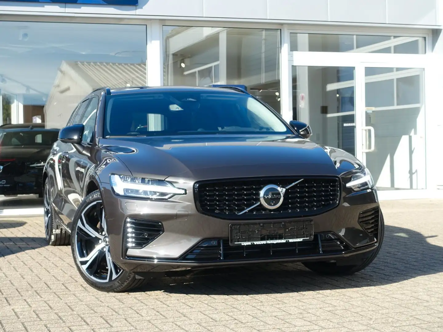 Volvo V60 Ultra T8 AWD Plug-in Hybrid Pano/Massage/B&W Grigio - 2