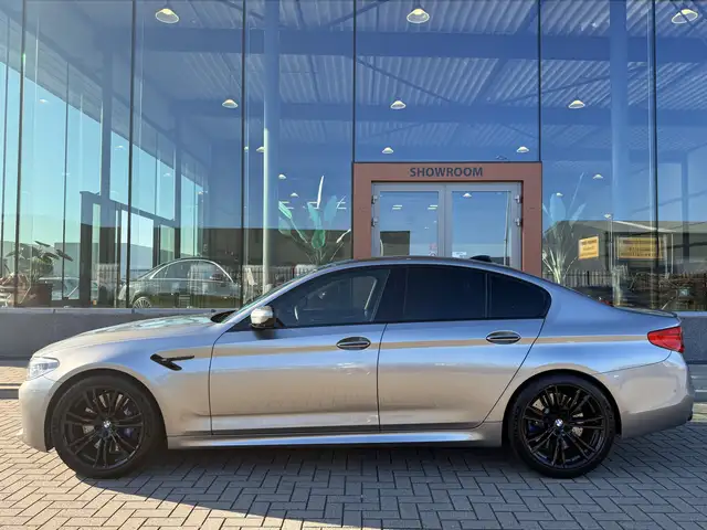 BMW M5 view 7