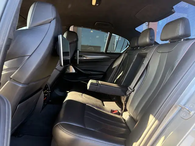 BMW M5 view 6