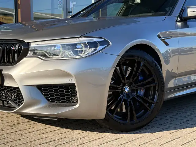 BMW M5 view 5