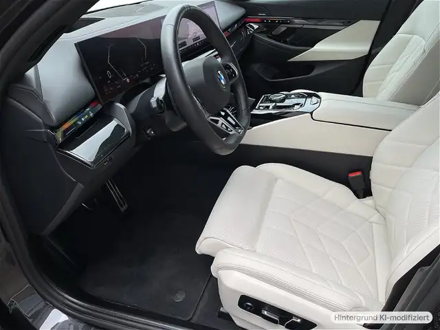BMW 5 Series view 10