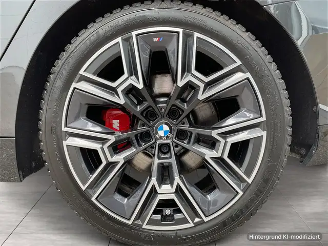 BMW 5 Series view 6