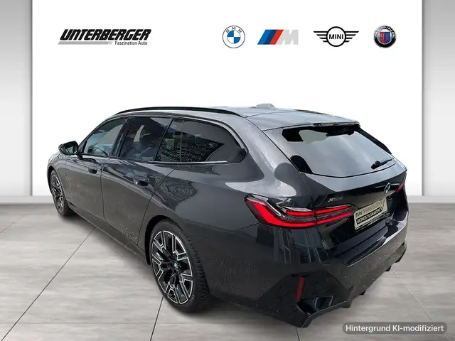 BMW 5 Series view 4