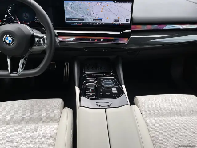 BMW 5 Series view 7