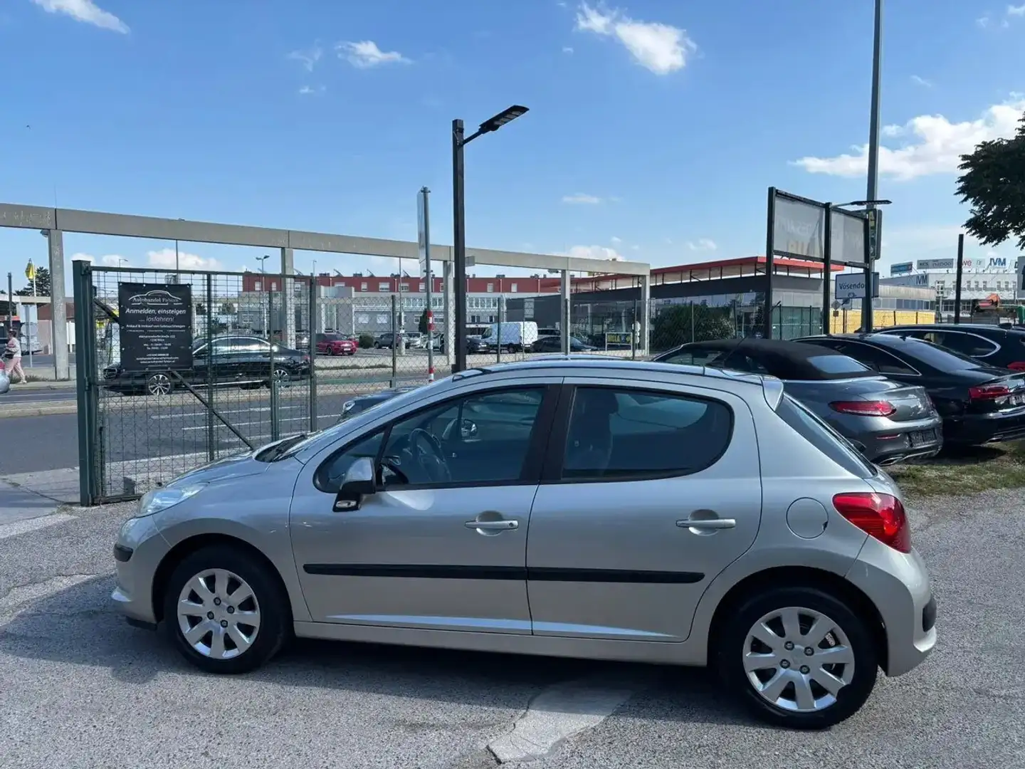 Peugeot 207 Ö3-Edition 1,4 mit Panoramadach 2-Zonen-Klima Silber - 2