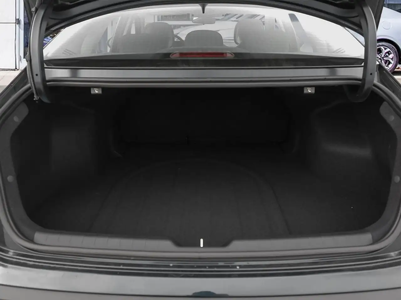 Kia K4 снимка Kia K4
