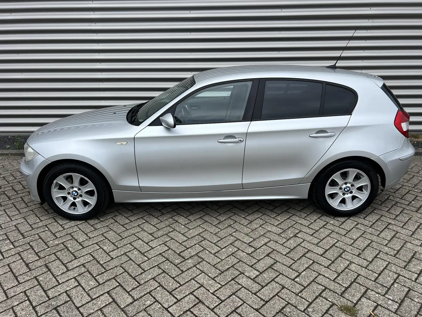 BMW 120 1-serie 120d High Executive Grigio - 2