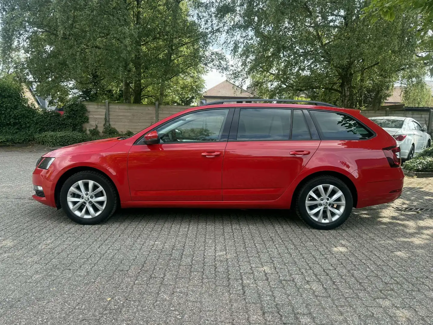 Skoda Octavia Octavia Combi 1.5 TSI ACT DSG Ambition Rood - 2