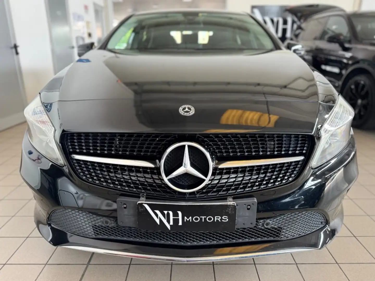 Mercedes-Benz A 180 d Automatic Business //BELLISSIMA// Zwart - 2