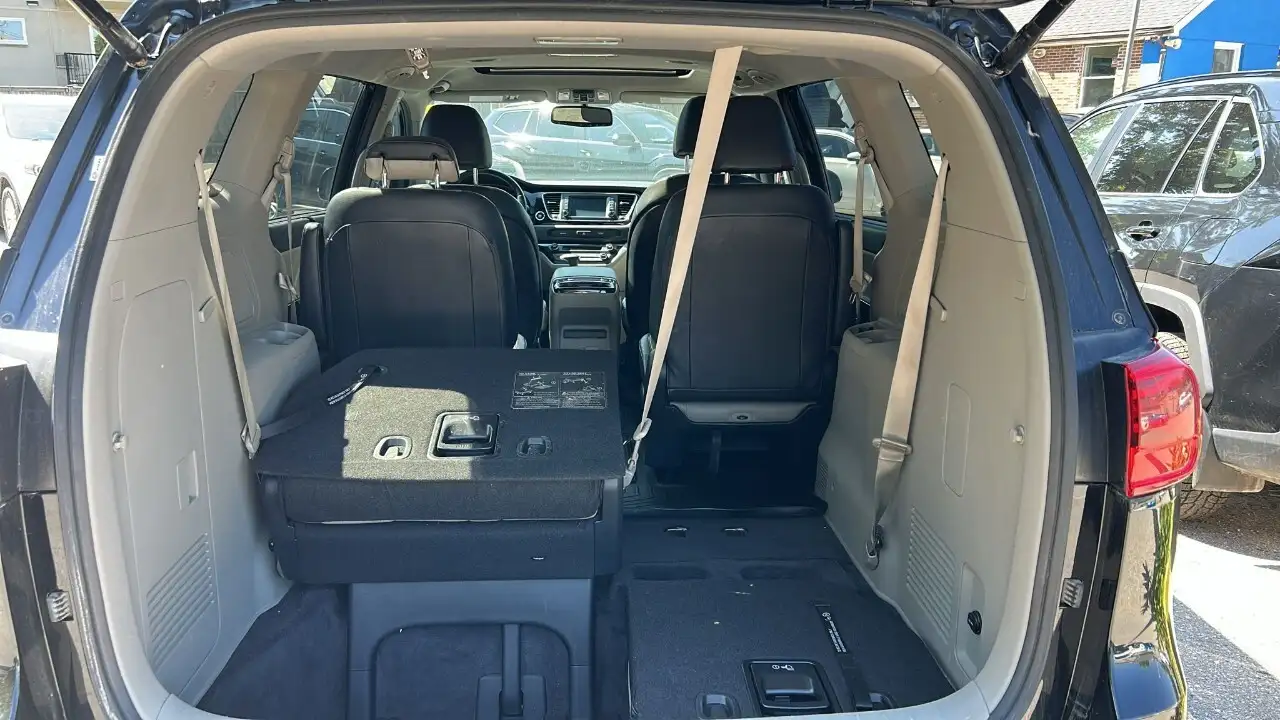 Kia Sedona снимка Kia Sedona