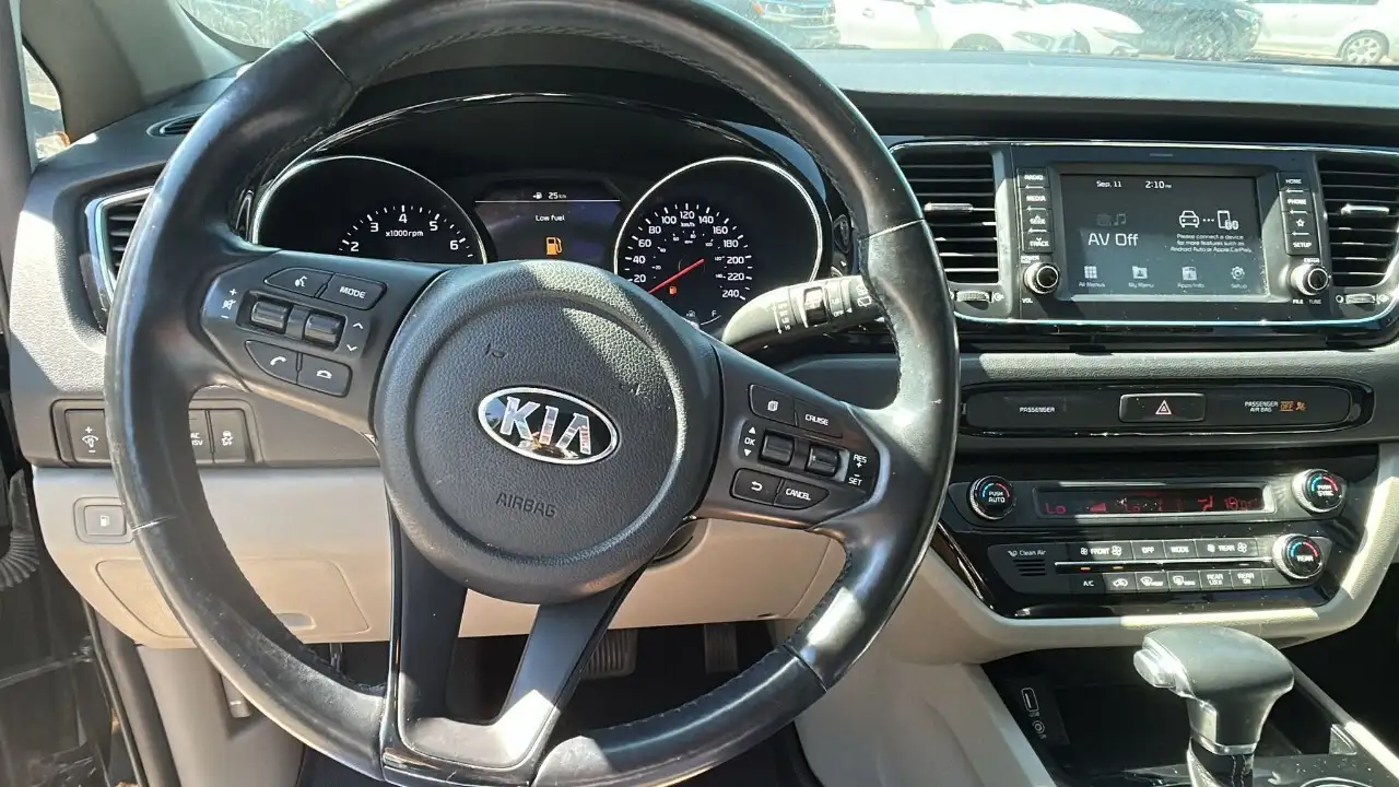 Kia Sedona снимка Kia Sedona