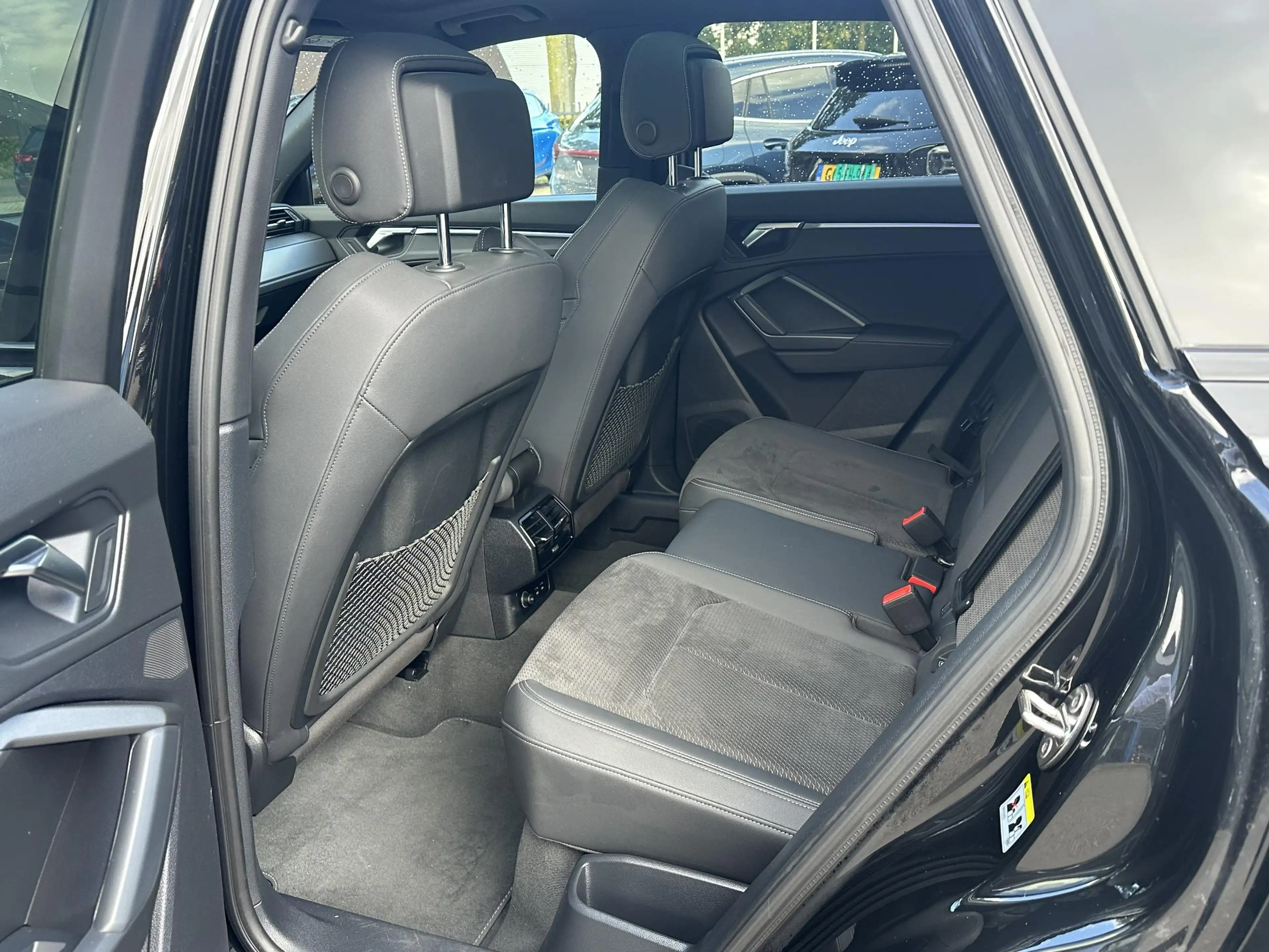 Audi Q3 45 TFSI e S edition 3X S LINE VAN: 39.900,- VOOR: — photo 10