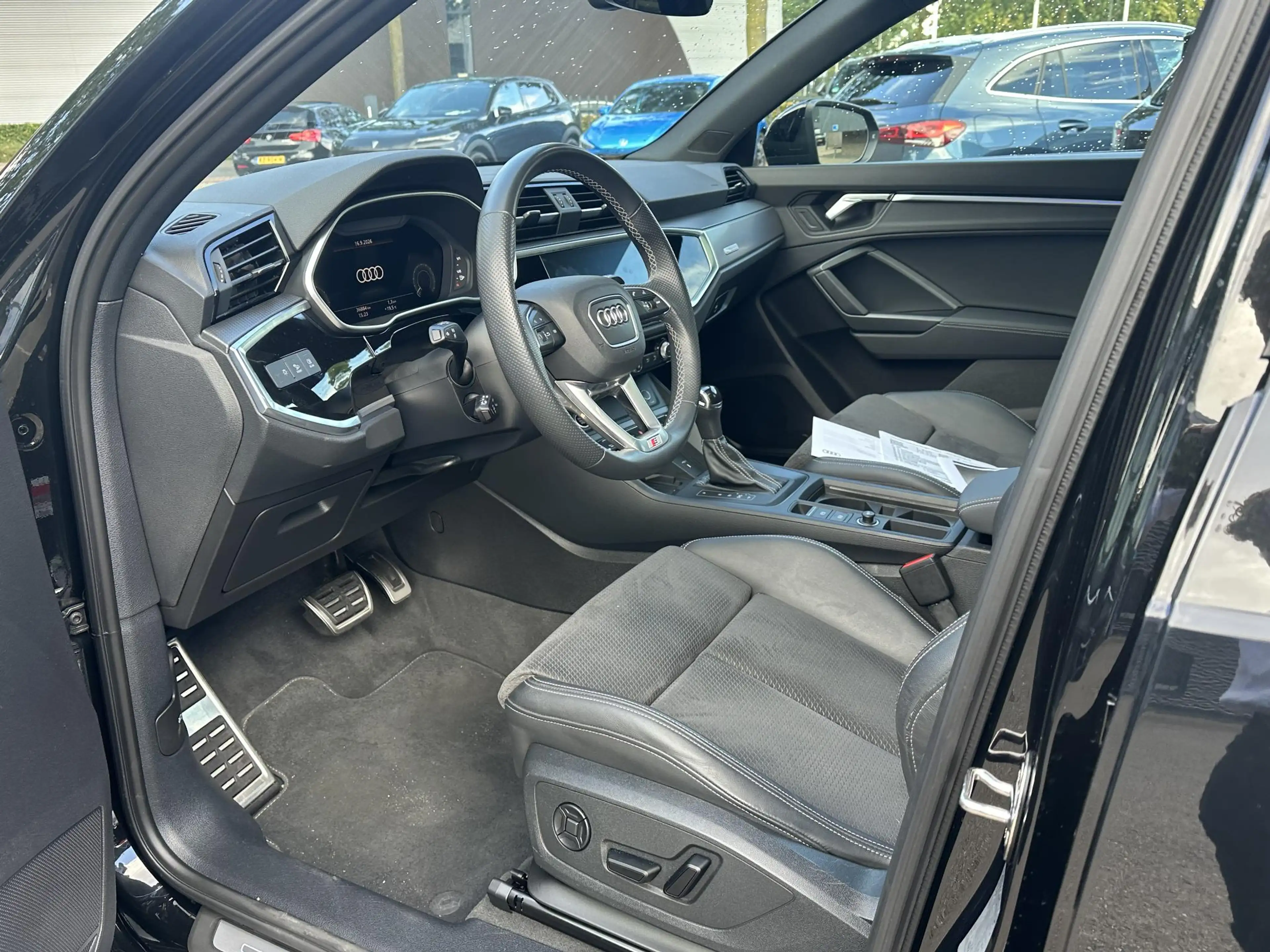 Audi Q3 45 TFSI e S edition 3X S LINE VAN: 39.900,- VOOR: — photo 3