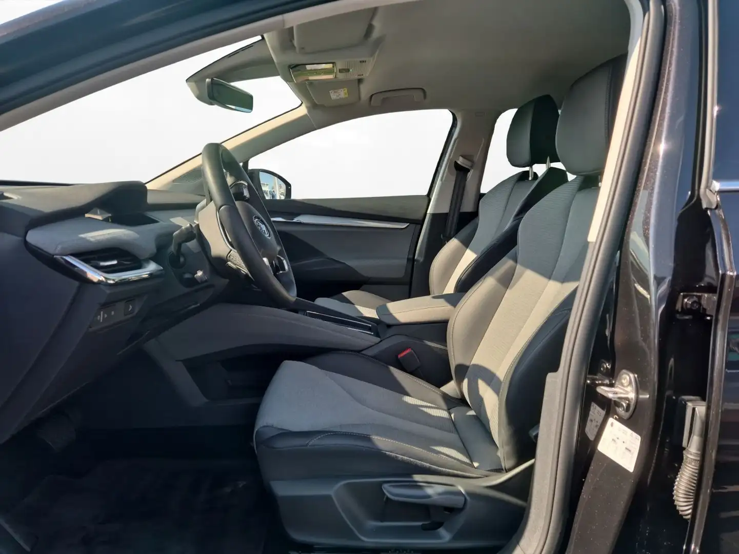 Skoda Enyaq 80 77kWh Navi Kamera PDC SiHz Schwarz - 2