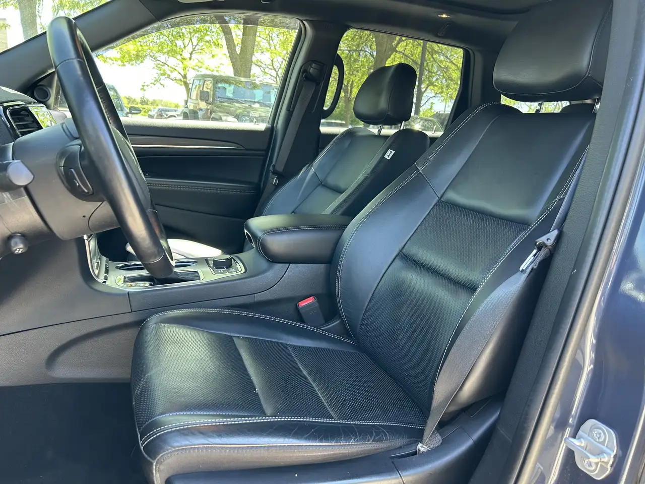 Jeep Grand Cherokee снимка Jeep Grand Cherokee