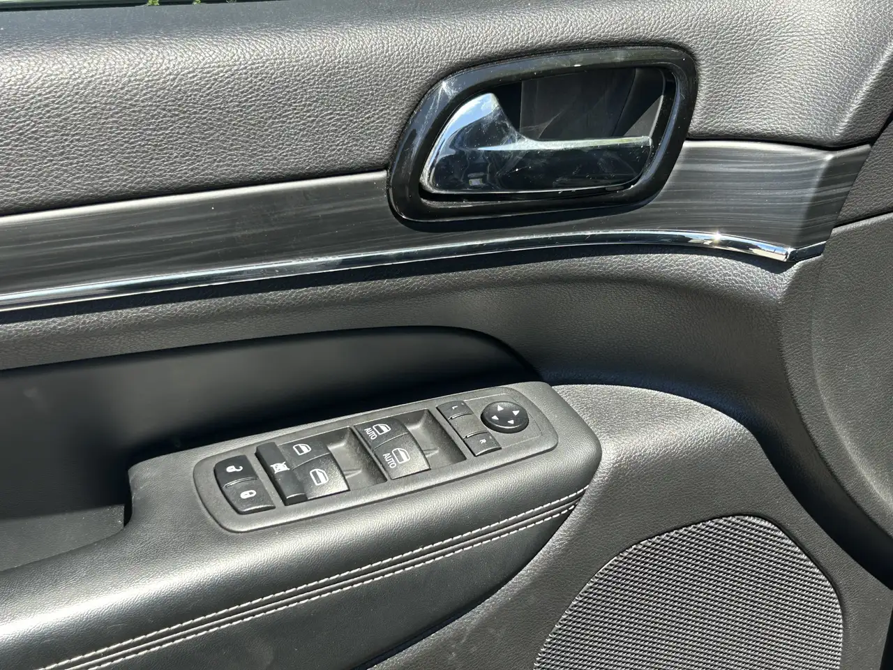Jeep Grand Cherokee снимка Jeep Grand Cherokee