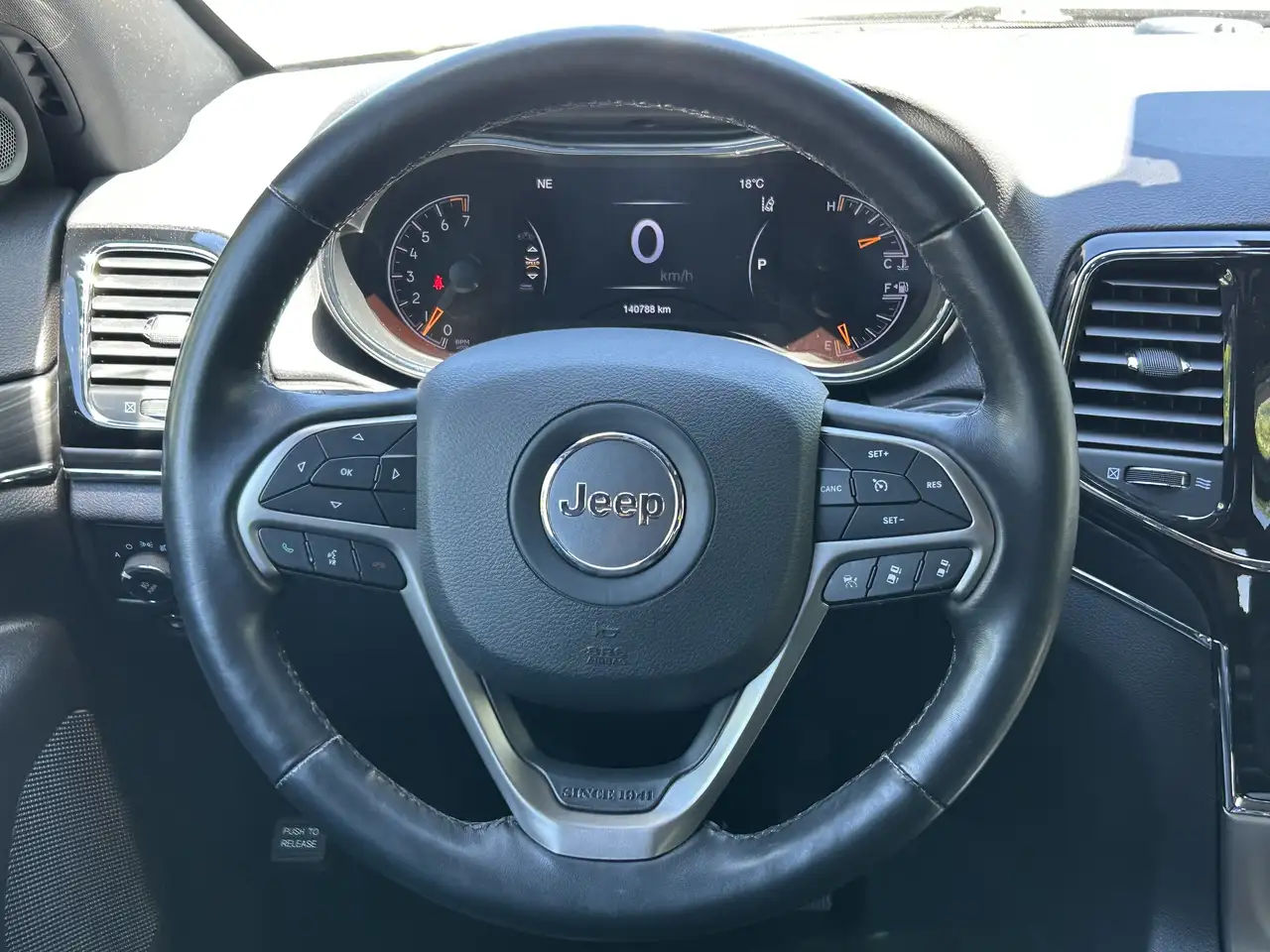 Jeep Grand Cherokee снимка Jeep Grand Cherokee
