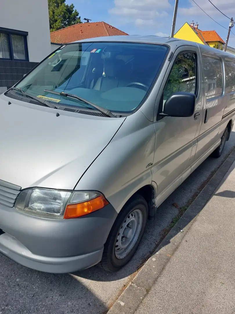 Toyota Hiace Hiace 2,5 D-4D 75 lang Silber - 2