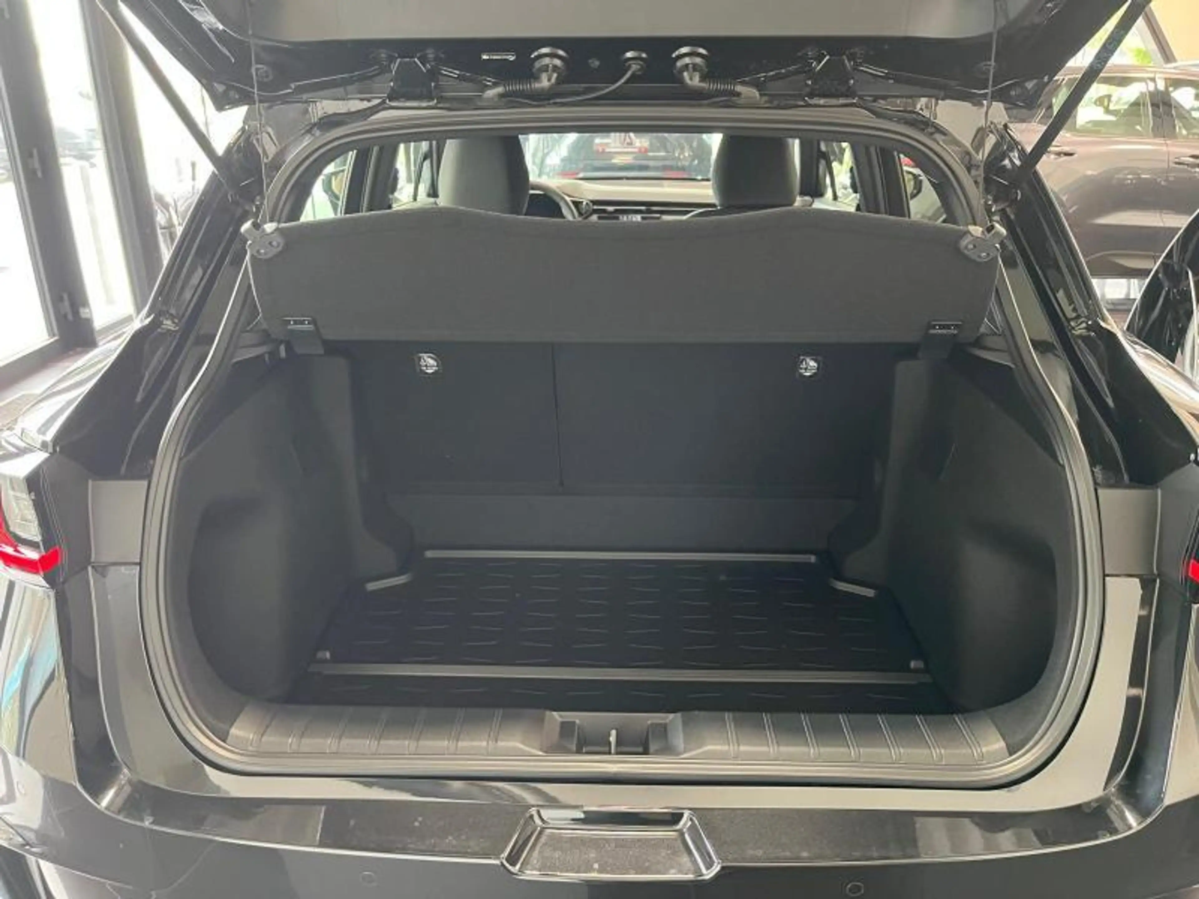 Lexus LBX 1.5 HYB BASE + COMF PACK — photo 8