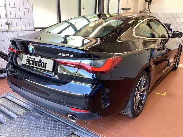 BMW 4 Series view 3