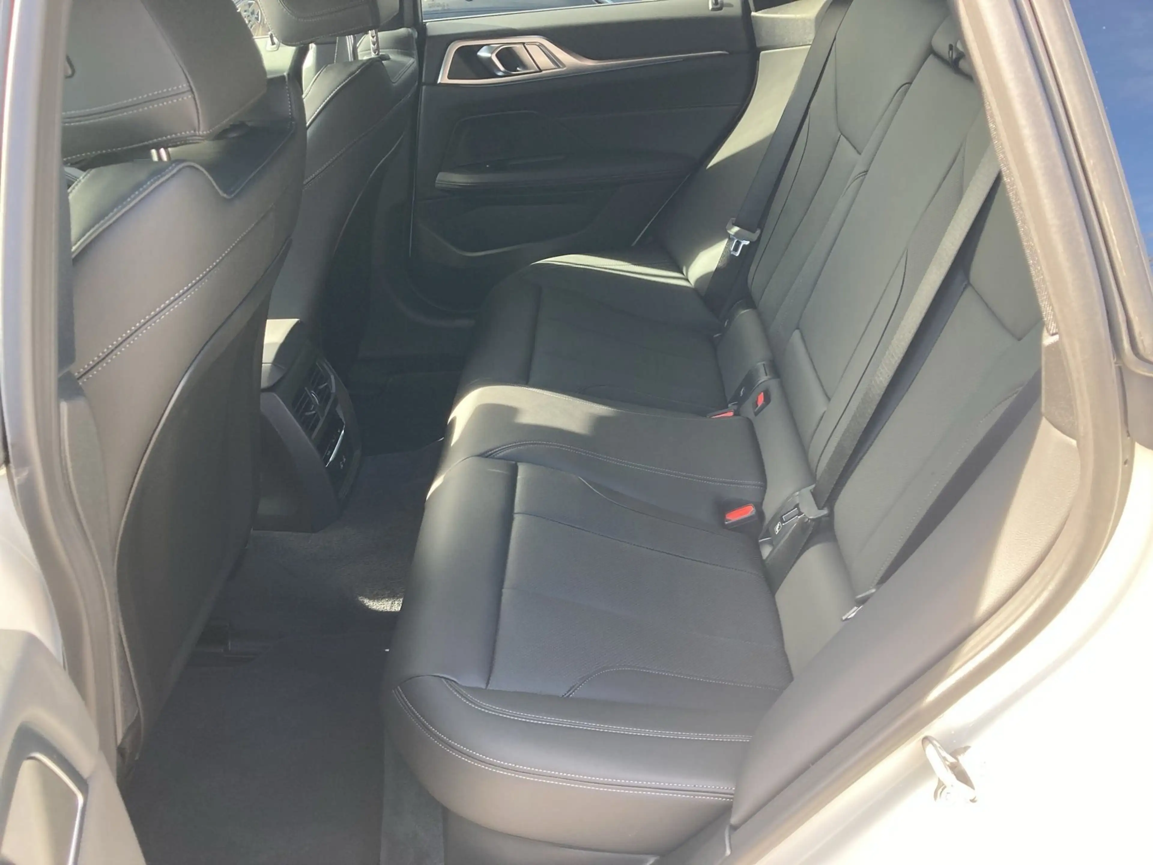 BMW i4 eDrive40 UPE 71.140,- € M-Sportpaket DAB LED RFK K — photo 12