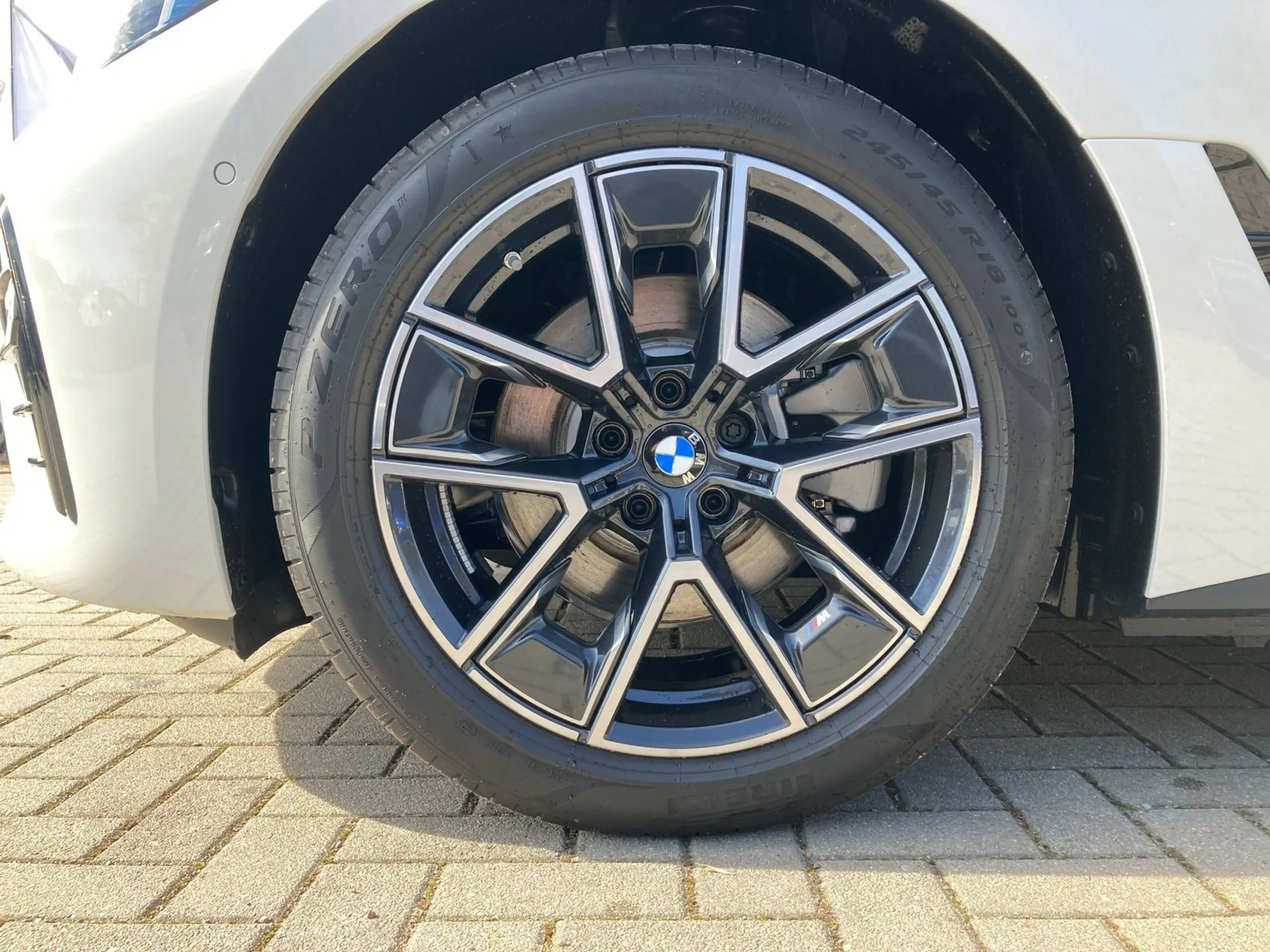 BMW i4 eDrive40 UPE 71.140,- € M-Sportpaket DAB LED RFK K — photo 3