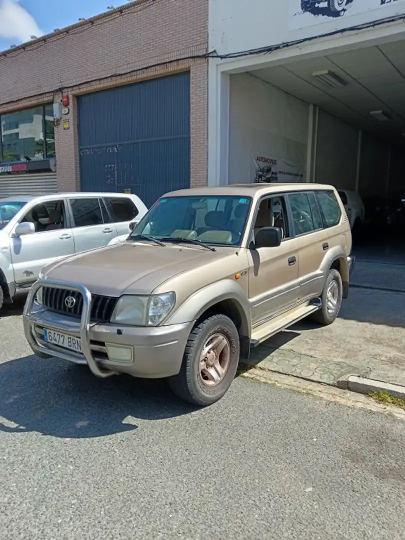 Toyota Land Cruiser 3.0 D4D VX Beżowy - 1