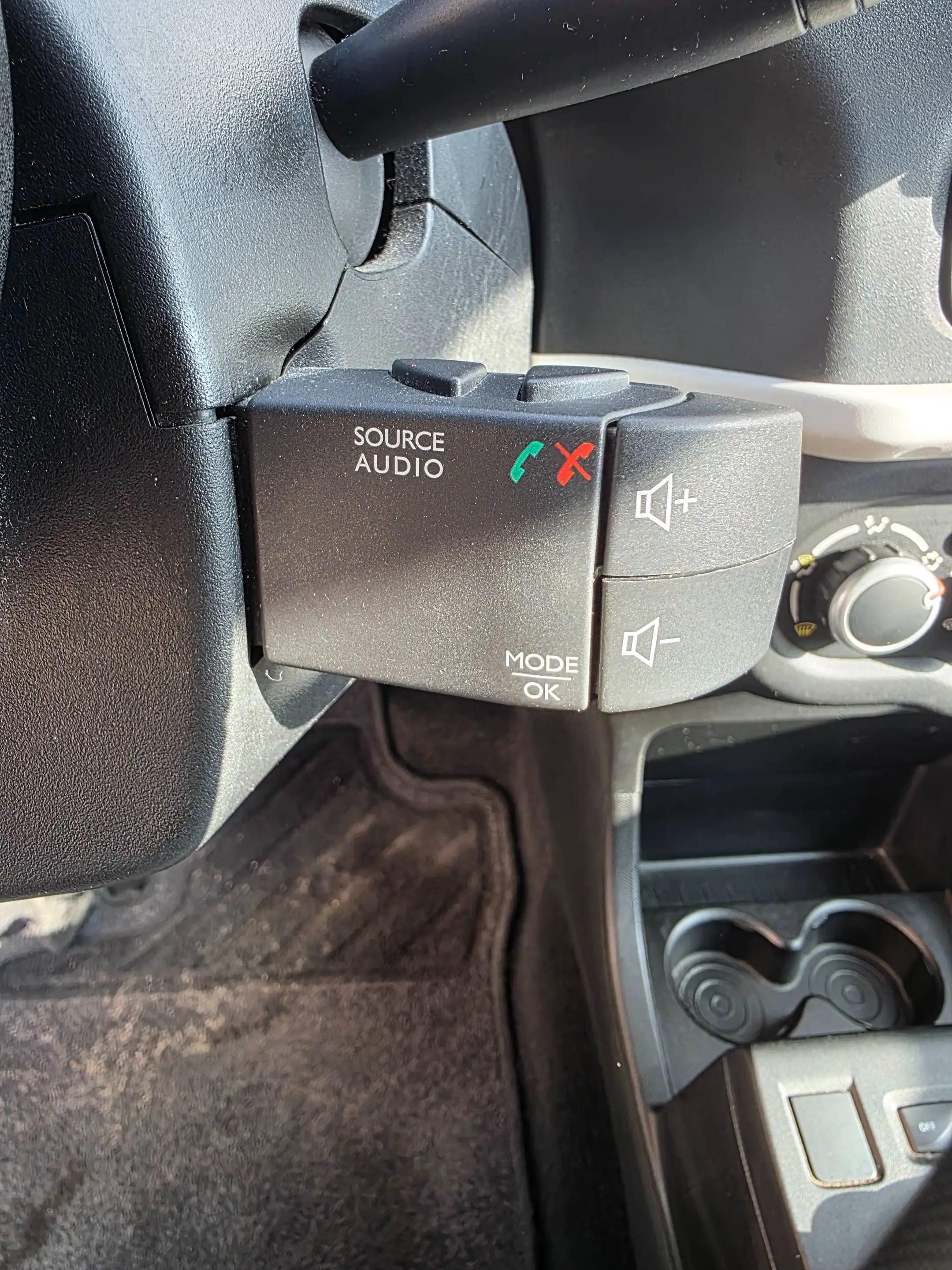 Renault Twingo Twingo SCe 70 Expression — photo 12