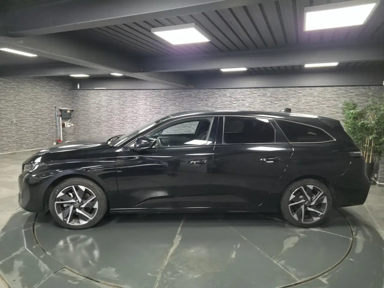 Peugeot 308 308 SW — photo 2