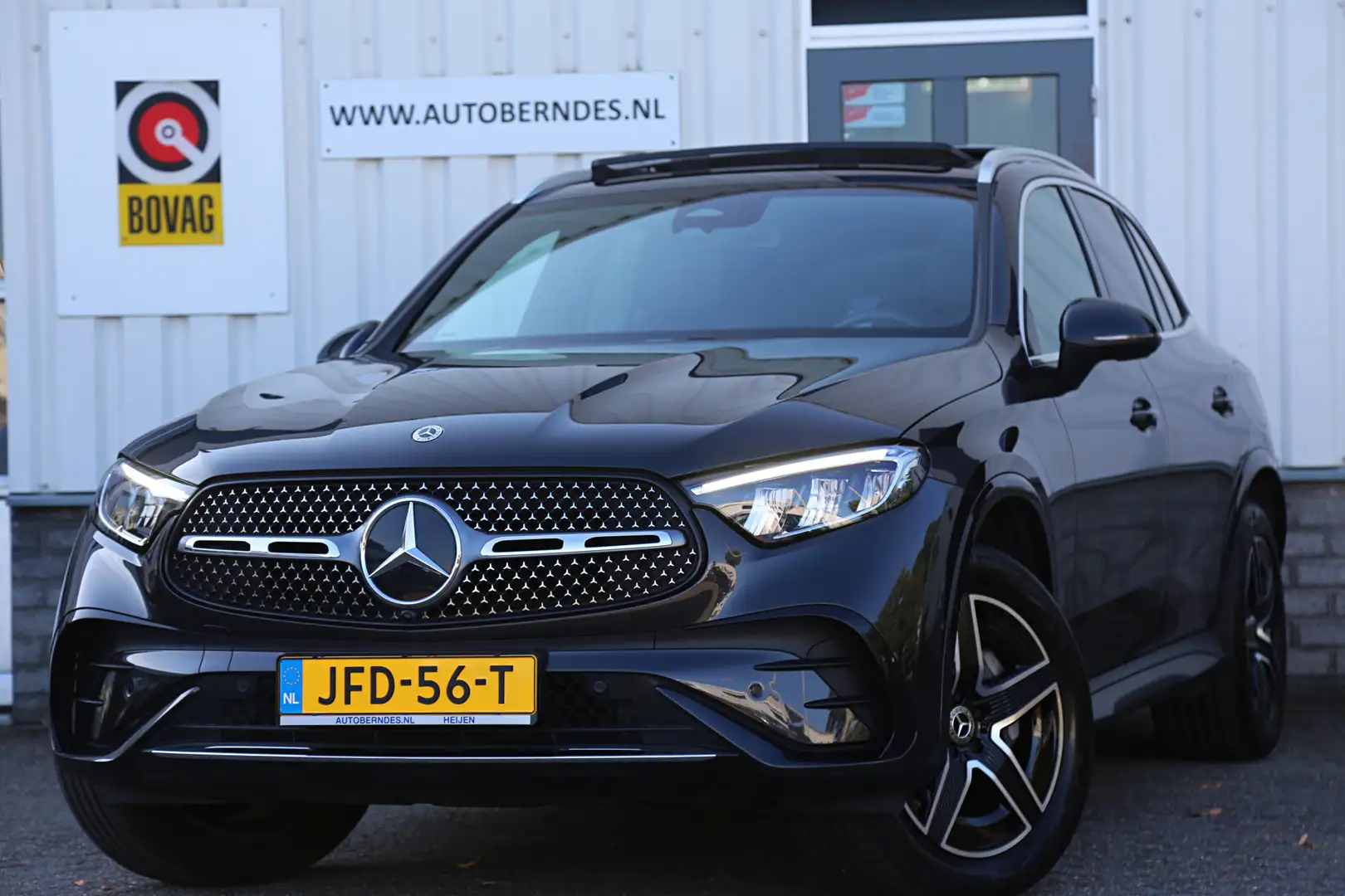 Mercedes-Benz GLC 300 300e 4MATIC AMG Line Plug in PHEV*Perfect MB onder Grijs - 1
