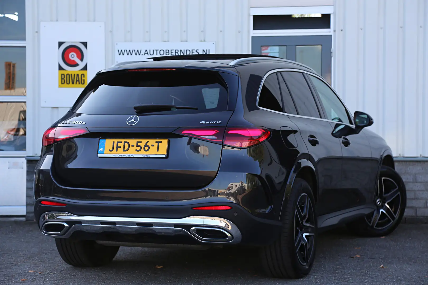 Mercedes-Benz GLC 300 300e 4MATIC AMG Line Plug in PHEV*Perfect MB onder Grijs - 2