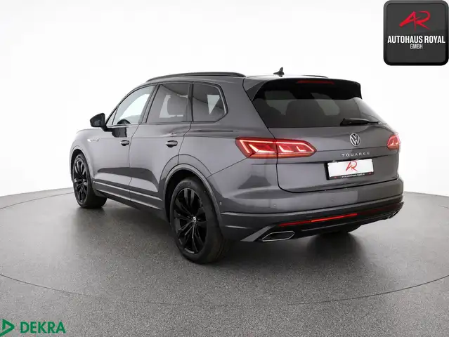 Volkswagen Touareg view 3