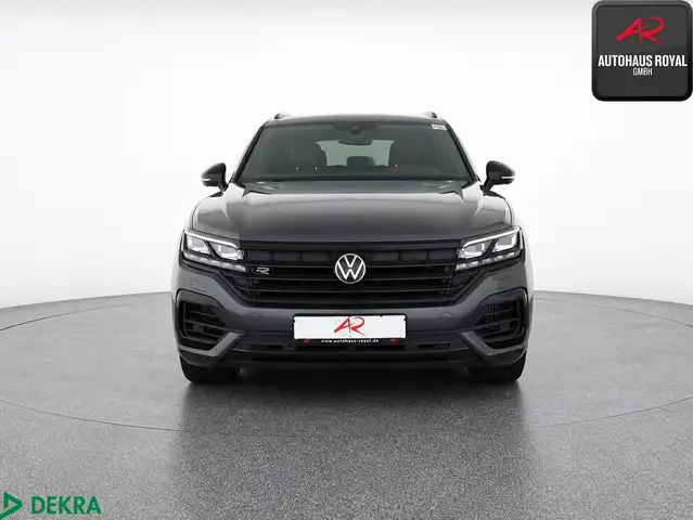 Volkswagen Touareg view 8
